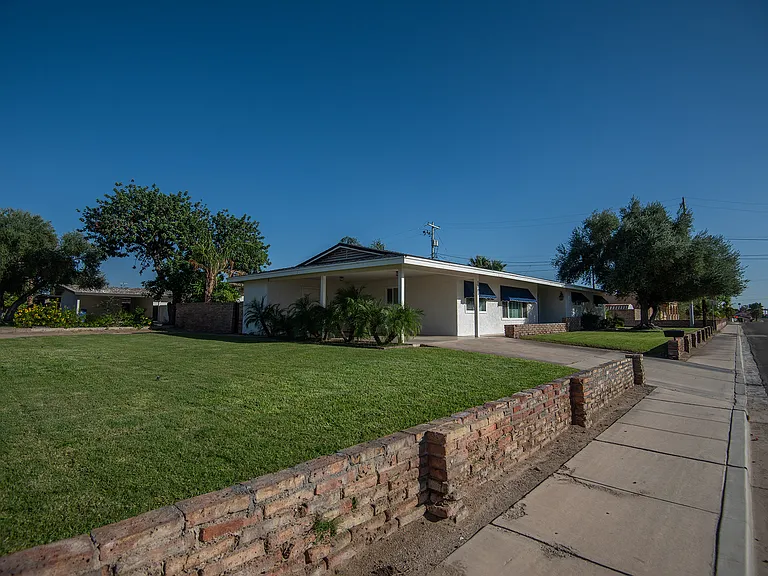 1801 S 14th Ave — Photo 3