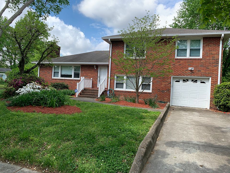 2nd image of 209 W McGinnis Cir