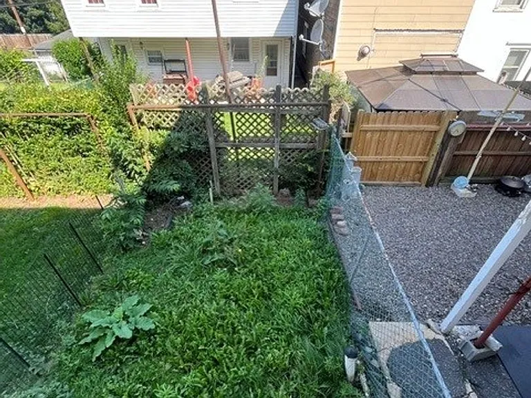 141 W Abbott St — Photo 9