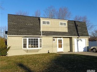 3 Gladys St, Selden, NY 11784