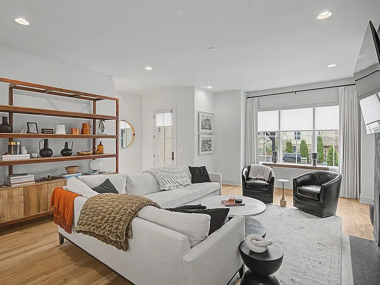1109 Bate Ave #2 — Photo 5