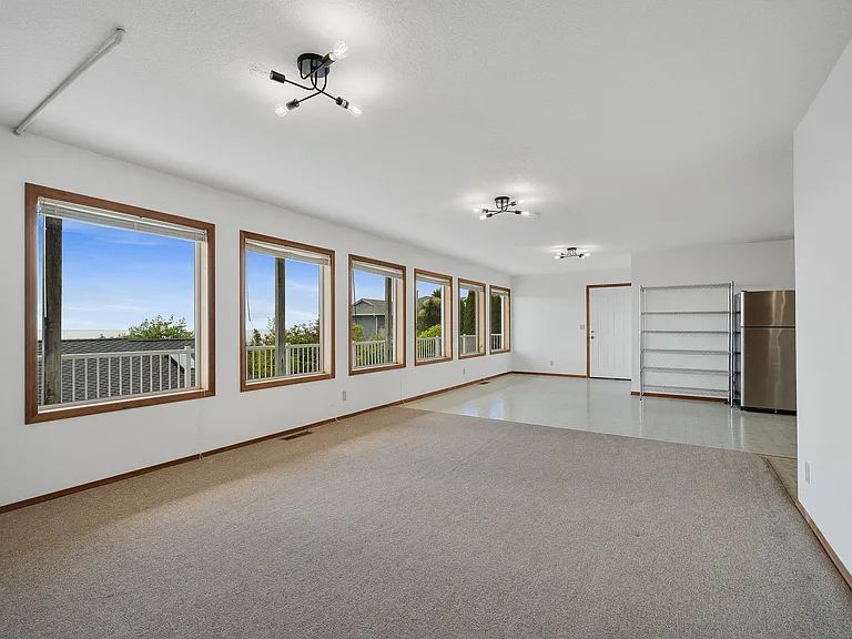 461 Terrace Dr — Photo 2