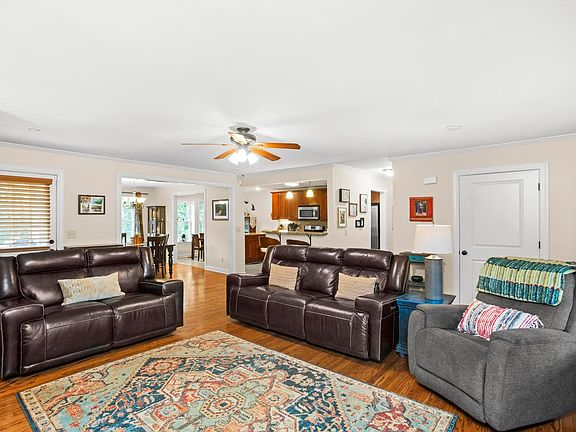 4th image of 773 Brook Hollow Rd