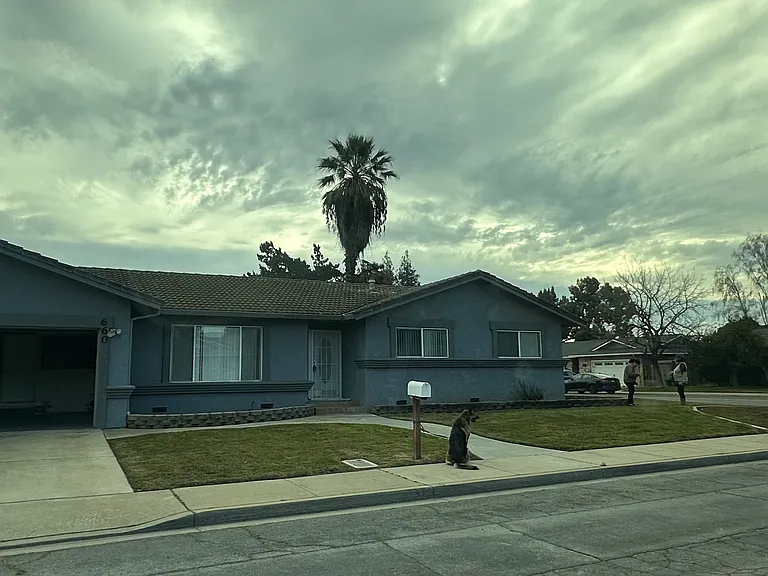 660 Hillsdale Dr — Photo 1