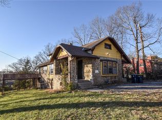 3920 Vineyard Rd, Kansas City, MO 64130