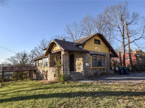 3920 Vineyard Rd, Kansas City, MO 64130