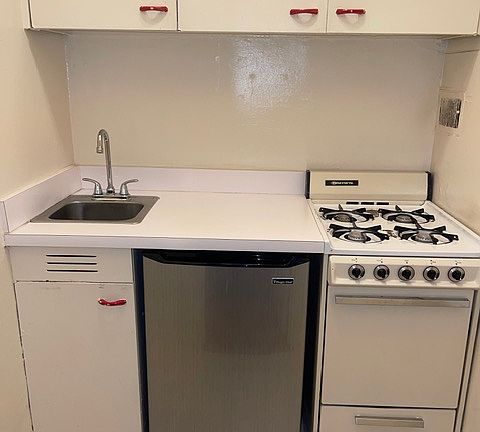 5th image of 1727 Massachusetts Ave NW #312