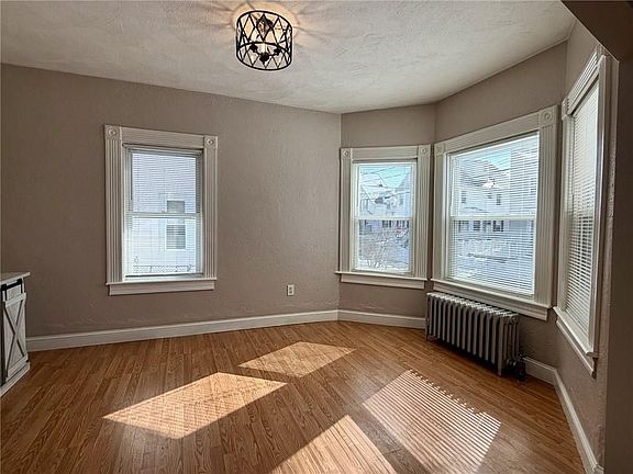 3rd image of 199 Morris Ave #1