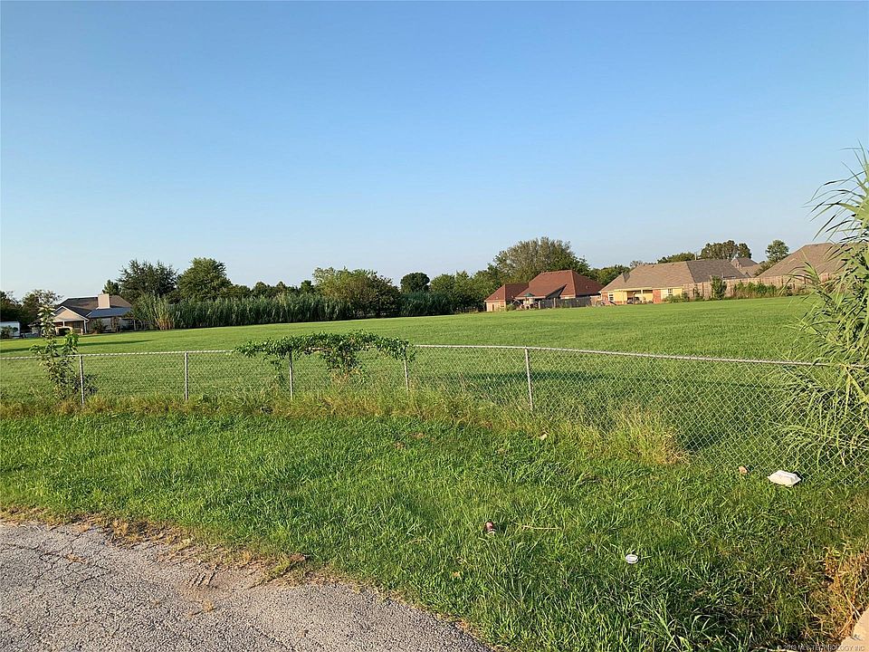 2nd image of 1550 SW Deer Trl