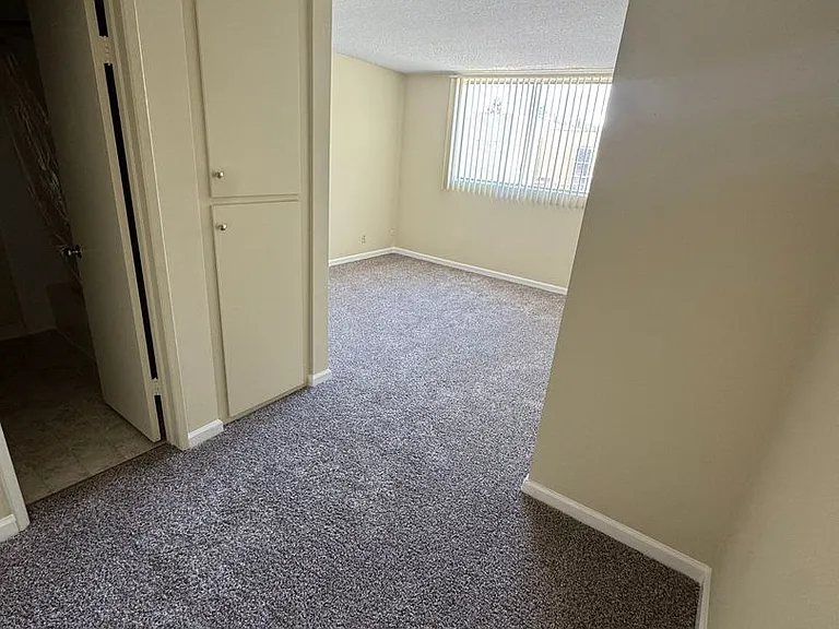 18520 Prairie St. — Photo 4