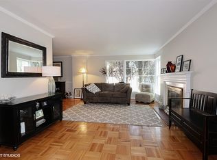 54 Salem Ln, Evanston, IL 60203