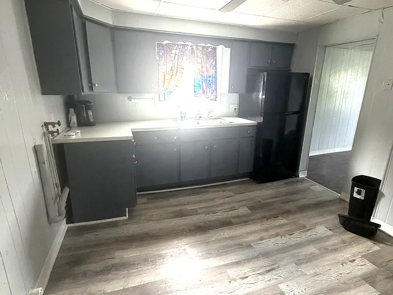 160 E Railroad St #2 — Photo 2