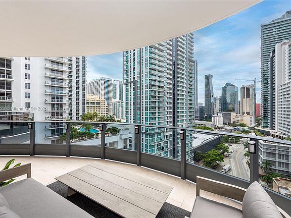 3rd image of 1000 Brickell Plz #Townhouse