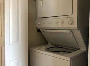 1 Bedroom Apartment 1st Floor Townhouse - Parking - W/D In Unit - Located In White Plains, White Plains, NY 10606
