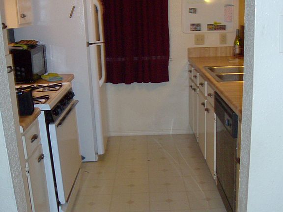 5th image of 1006 Western Hills Dr