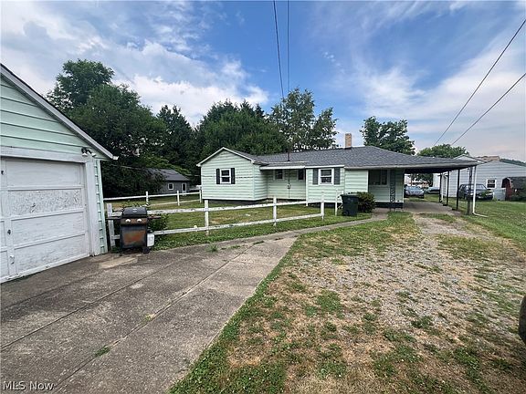 2nd image of 2116 Herbert St SE