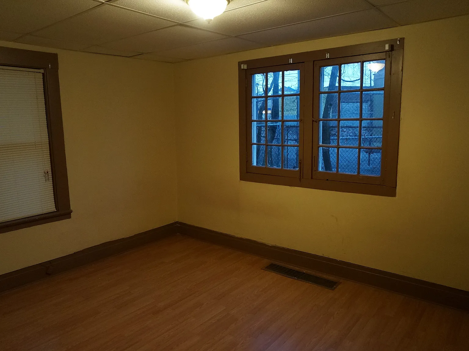 3 bed, 1000 sqft, $1,050 — Photo 4