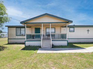 745 Warncke Rd, La Vernia, TX 78121