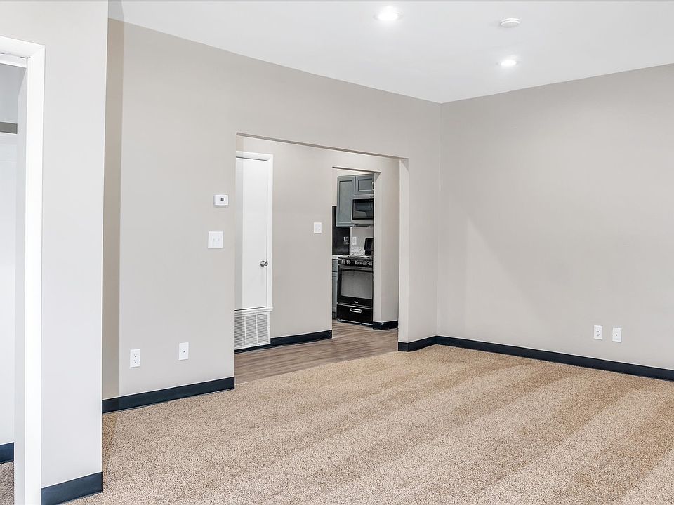 08-2051-N-College-Ave-WindowStill-Real-Estate-Photography-8_07122022