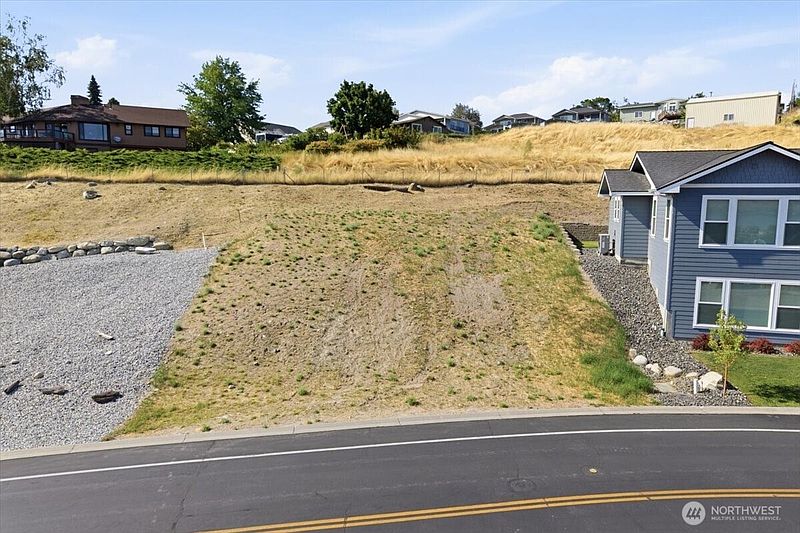 5th image of 515 Village Drive