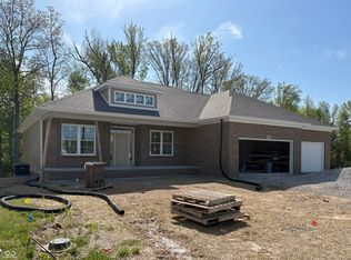 3584 Maple Ridge Dr, Columbus, IN 47201