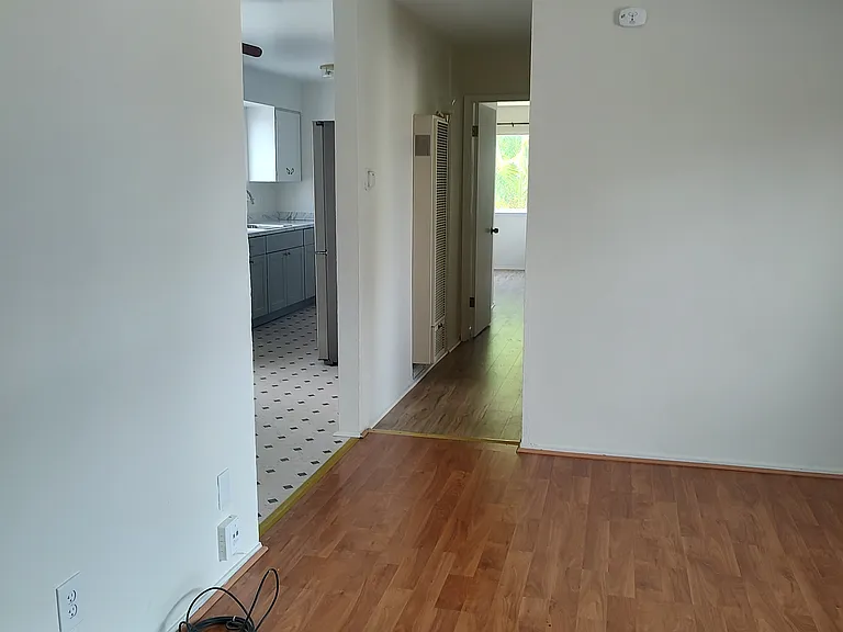 8001 Bancroft Ave #D — Photo 2