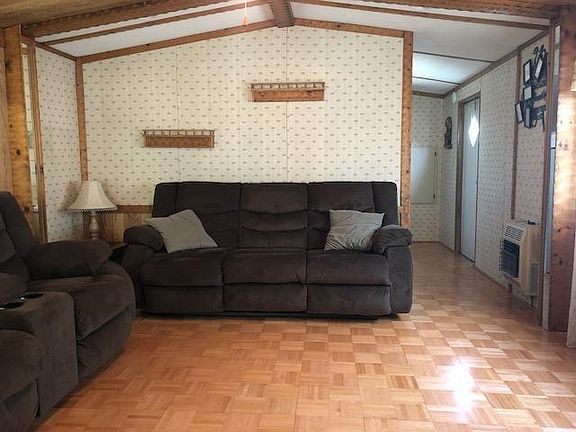 Image 3: Living Room