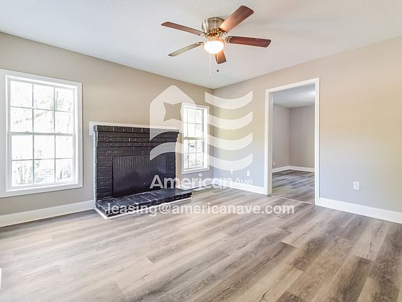 1670215_002_wm_-_living_room_13511529.jpg