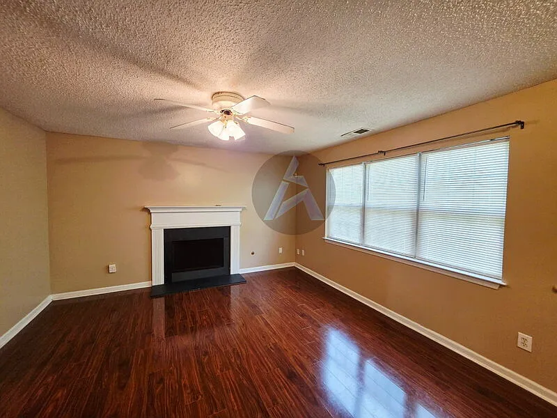 3 bed, 2.0 bath, 1524 sqft, $2,200 — Photo 4