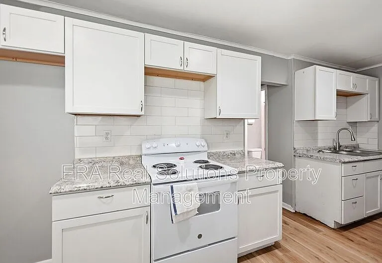 361 S Harris Ave #A — Photo 10