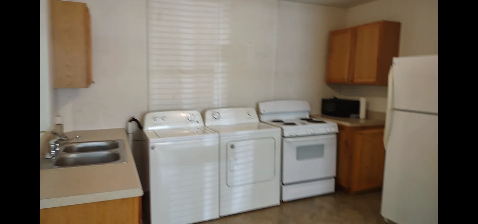 609 East 7th Street, Unit B — Photo 3