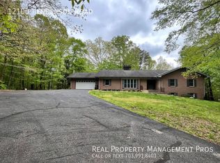 12100 Henderson Rd, Clifton, VA 20124