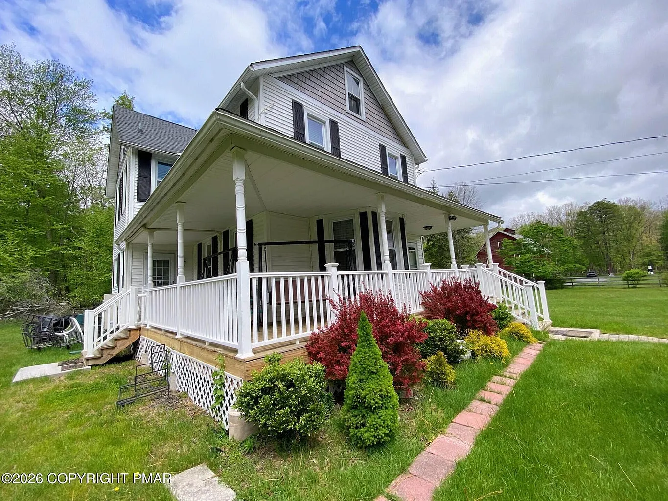 3 bed, 1617 sqft, $2,590 — Photo 2