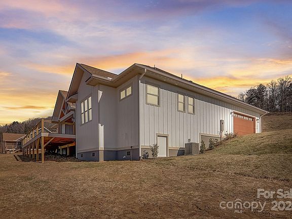 4th image of 173 Maple Knoll Dr