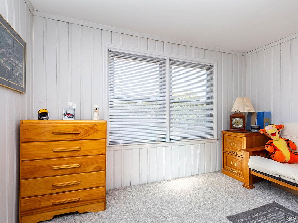 225 N Melborn St, photo 29