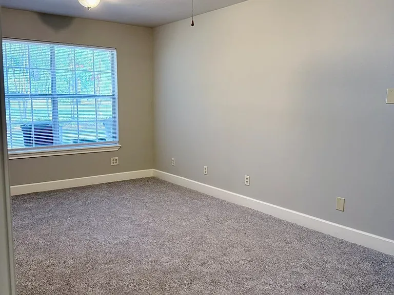 705 E South St — Photo 12