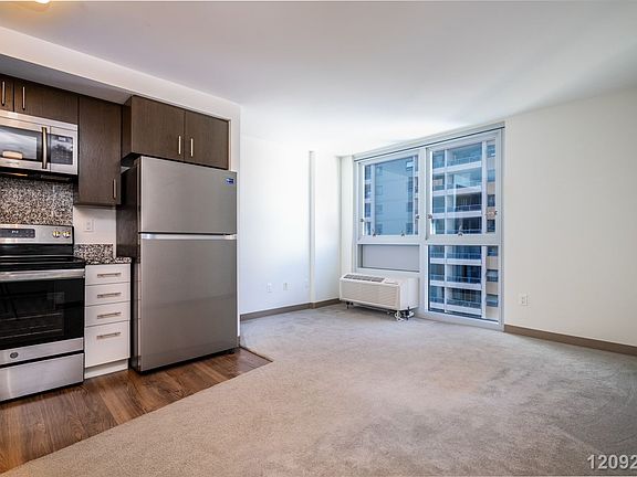 3rd image of 988 Halekauwila St #1602