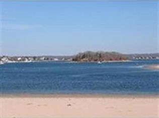 8 Cleveland Ave, Buzzards Bay, MA 02532