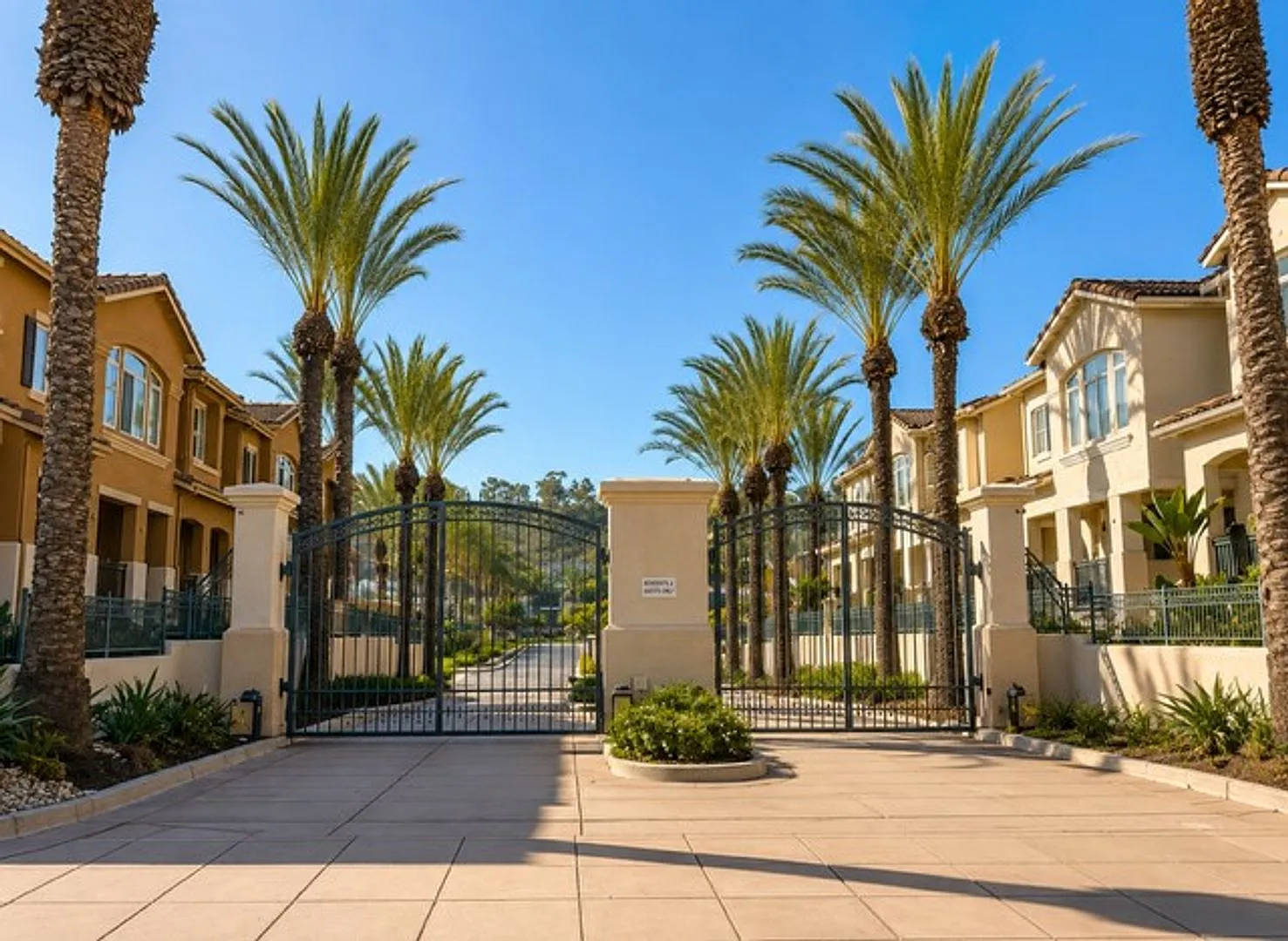 3 Bedroom 2.5 Bath Corner Townhouse with Attached 2 Car Garage in Mission Valley! — Photo 1