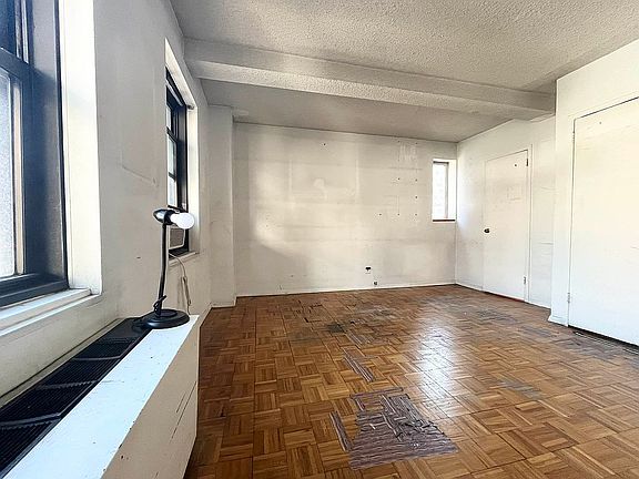 4th image of 235 E 49th St APT 9G