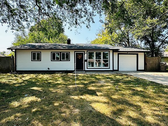 2nd image of 3044 N Fuller Dr