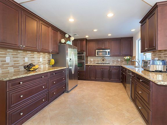 Remodeled,soft close drawers