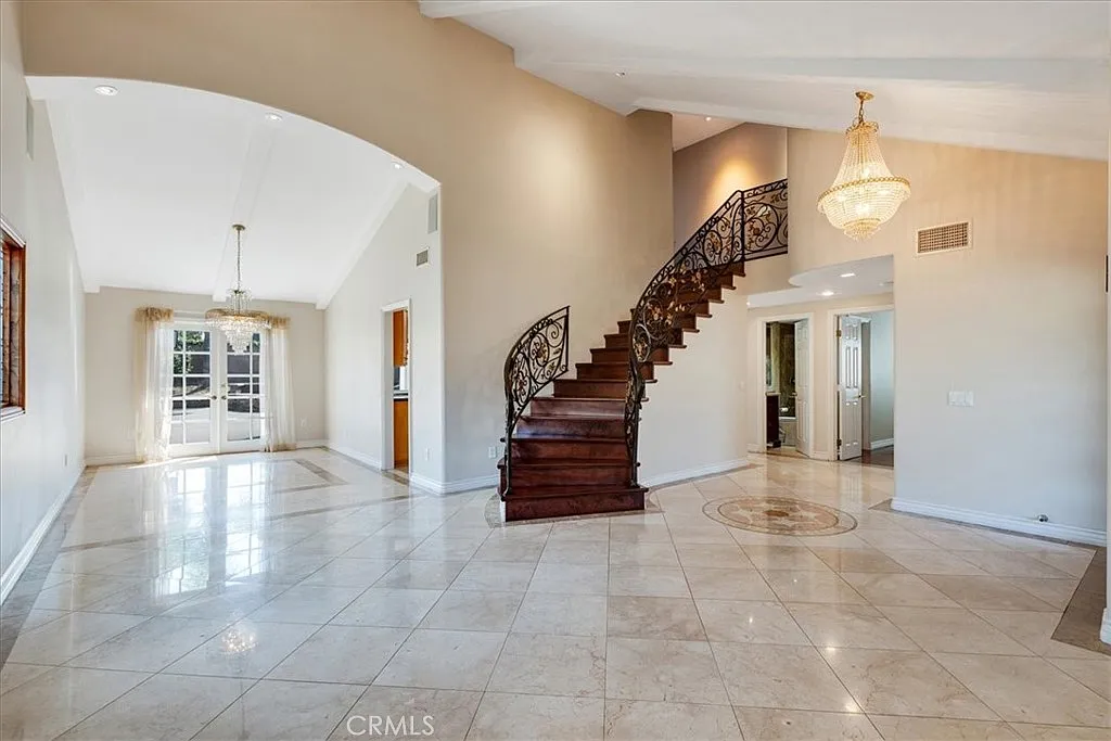 4 bed, 2166 sqft, $5,700 — Photo 3