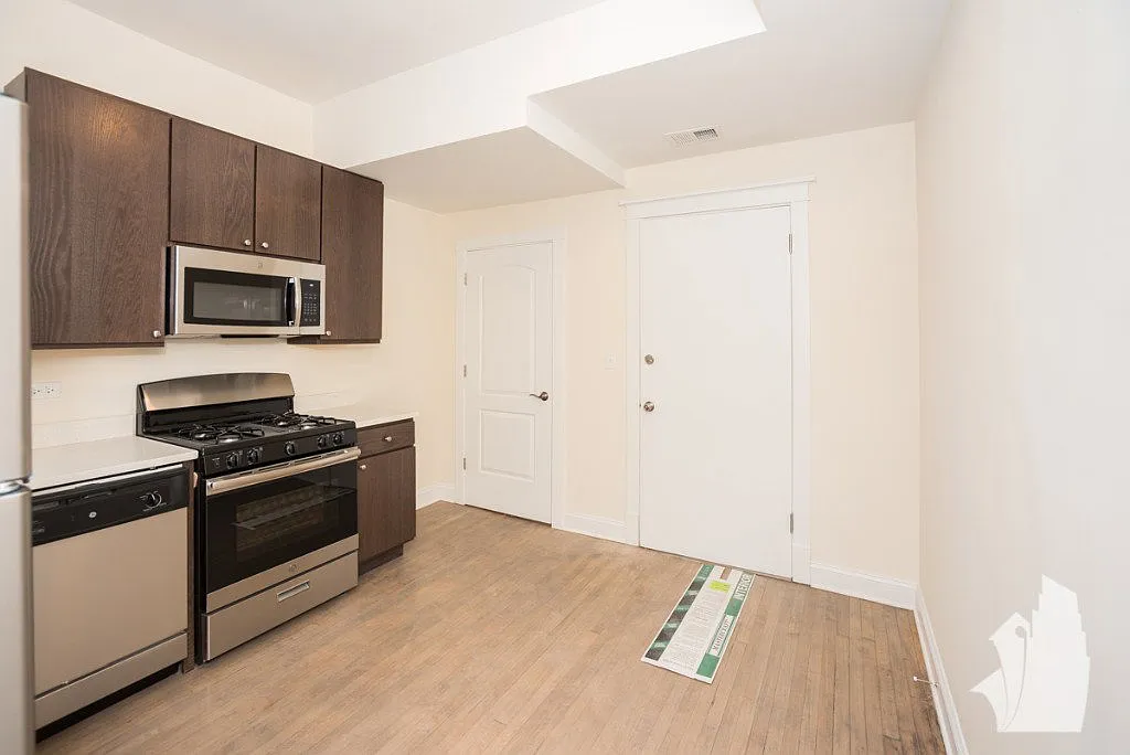 2 bed, 1.0 bath, $2,895 — Photo 4
