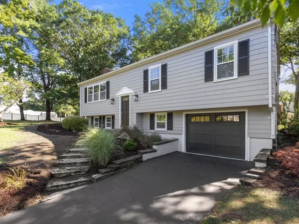 95 Blackmount Dr, Marshfield, MA 02050