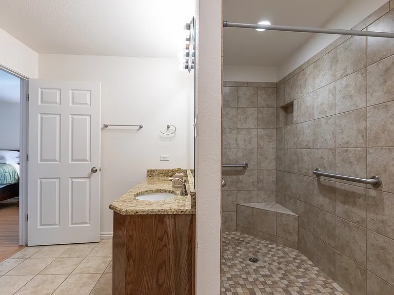 2650 Madison Ave #1/2 — Photo 16