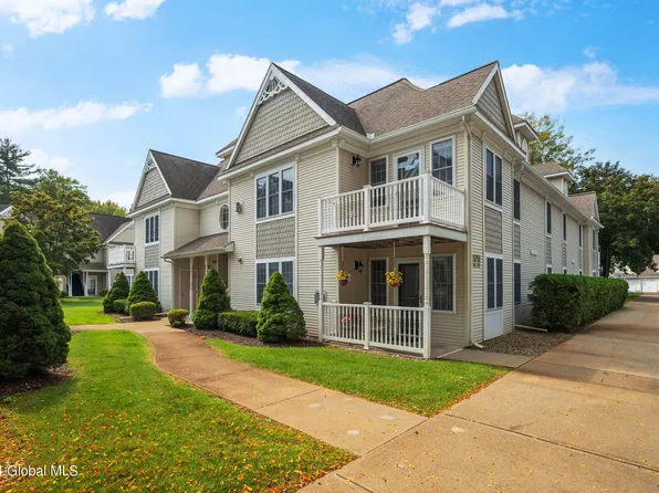 306 Mallards Pond Lane, Schenectady, NY 12303