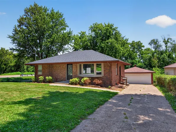 2267 NW 80th Pl, Clive, IA 50325