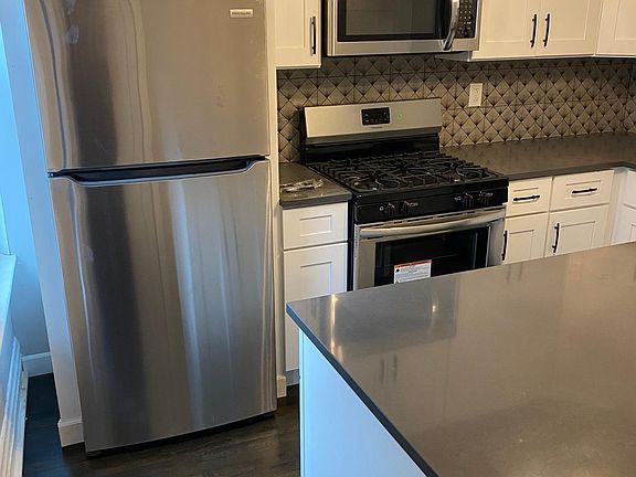 2nd image of 3968 N Elston Ave #2