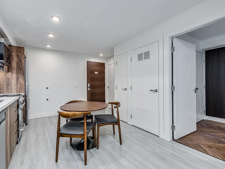 1168 Pendrell St #102 — Photo 11